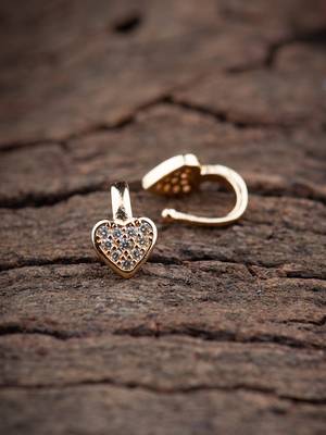Gold nose-ring 1