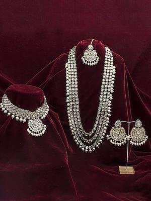Traditional Kundan Pearl Wedding Choker Bridal Necklace Set Earrings & Maang Tikka For Women 7