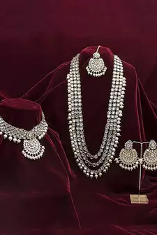 Traditional Kundan Pearl Wedding Choker Bridal Necklace Set Earrings & Maang Tikka For Women