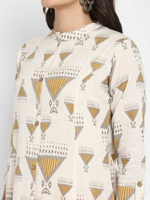 Printed A-Line Cotton Off white Kurta With Multiple Slit 5