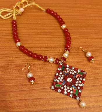 Maroon necklace-sets 1