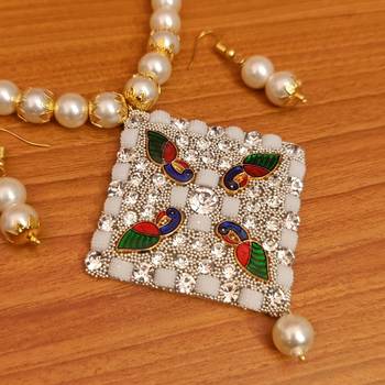 White necklace-sets 2