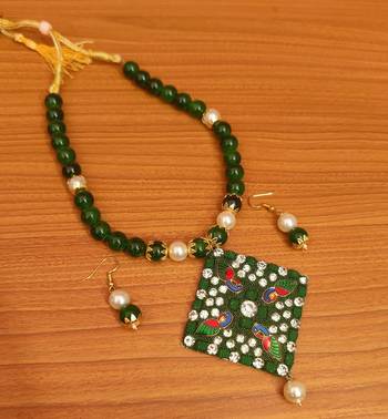 Green necklace-sets 1
