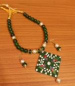 Green necklace-sets