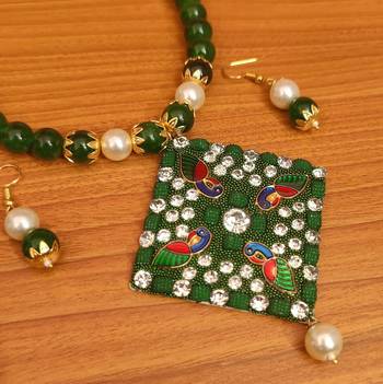 Green necklace-sets 2