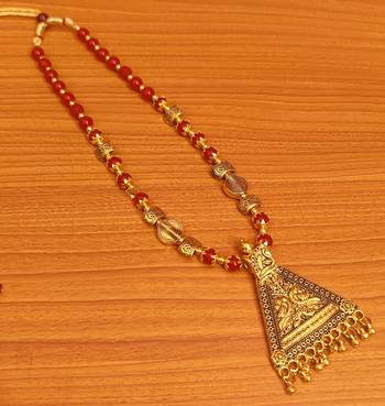 Red necklaces 1