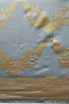 Women'S Grey silk blend Woven Design Saree With Unstitched Blouse