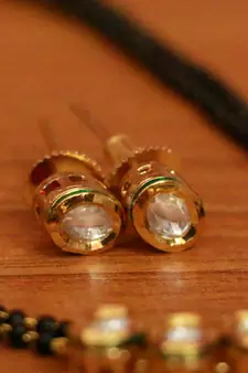 White mangalsutra