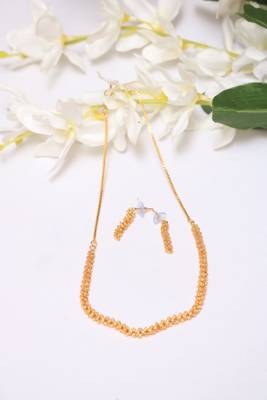 Golden short chain with matching earrings 2