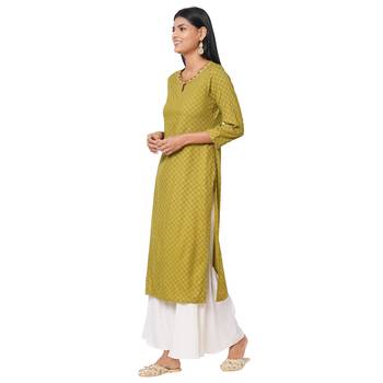 Women's Rayon Green Kurta Set 2