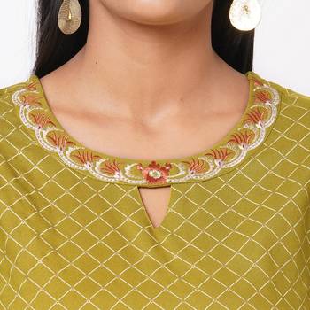Women's Rayon Green Kurta Set 5