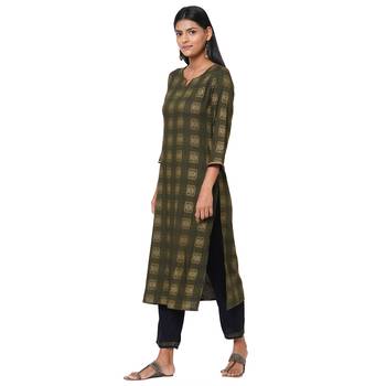 Women's Rayon Green Kurta Set 2