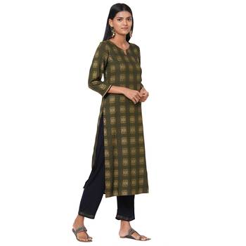 Women's Rayon Green Kurta Set 3