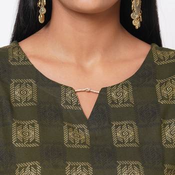 Women's Rayon Green Kurta Set 5