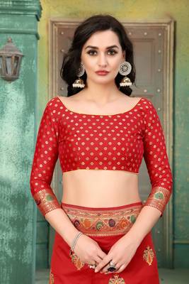 Red woven banarasi silk saree with blouse 5