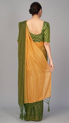 Green printed silk saree with blouse 3
