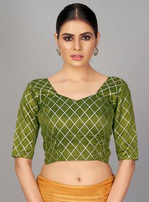 Green printed silk saree with blouse 4