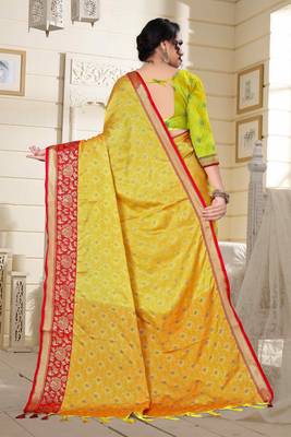 Light Yellow Jacquard Woven Kanchipuram / Kanjivaram Silk Sarees With Blouse Piece 3