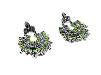 Green earrings 3