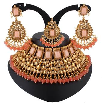 Beige necklaces 1