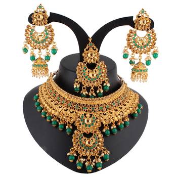 Green necklaces 1