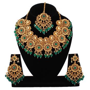 Green necklaces 1