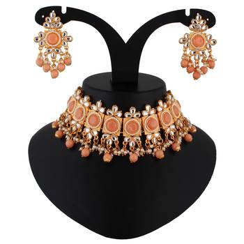 Beige necklaces 1