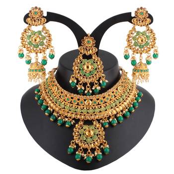 Green necklaces 1