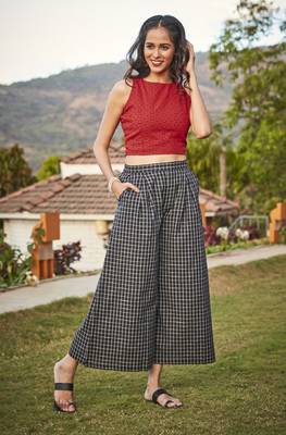 Janasya Red embroidered cotton crop tops 2
