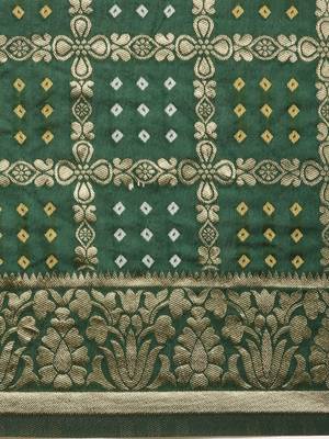 Green Woven Silk Blend Saree With Blouse 4