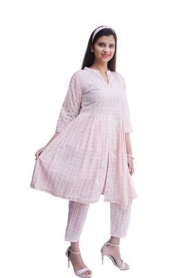 Women's Mulmul Cotton Kurti With pant Set (Baby Pink) 4