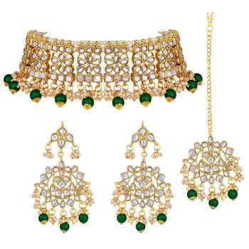 Traditional Kundan Choker Necklace Set with Earrings & Maang Tikka For Women  4