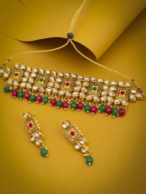 Attractive Gold Plated Kundan Choker Necklace Set for Women 1