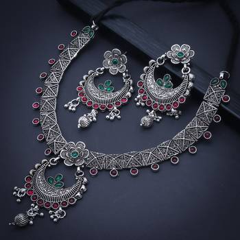 Sukkhi Ravishing Oxidised Choker Necklace Set for Women 2