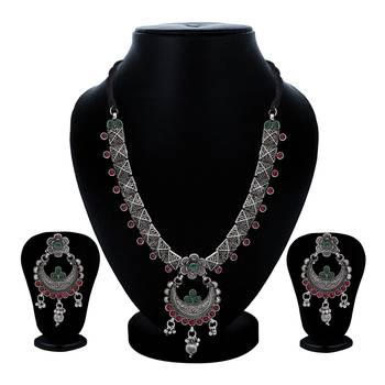 Sukkhi Ravishing Oxidised Choker Necklace Set for Women 5