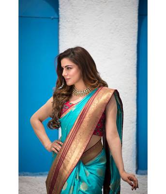Shraddha Arya Designer Firozi Party Wear Silk Saree 5