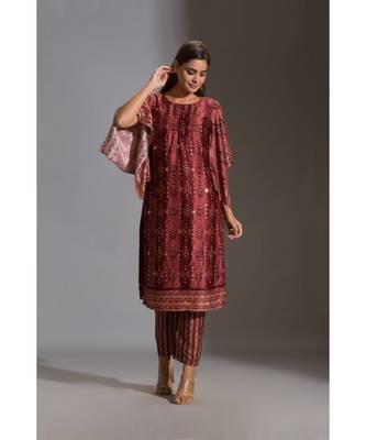 Kurta With Side Slit And Bell Sleeves Paired With Printed Pants 3