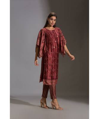 Kurta With Side Slit And Bell Sleeves Paired With Printed Pants 4