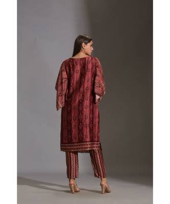 Kurta With Side Slit And Bell Sleeves Paired With Printed Pants 5