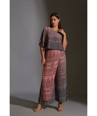 Printed Short Top With Bell Sleeves Paired With Flap Pants 1