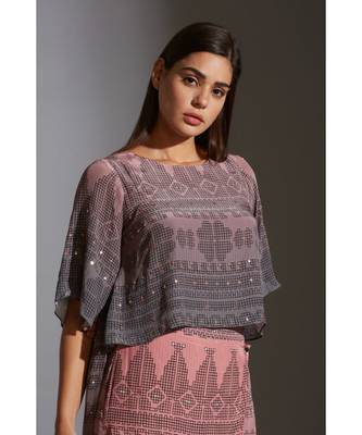 Printed Short Top With Bell Sleeves Paired With Flap Pants 4