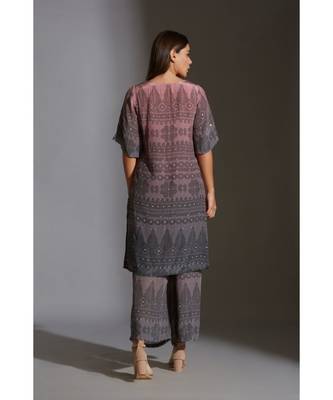 Printed Short Top With Bell Sleeves Paired With Flap Pants 5