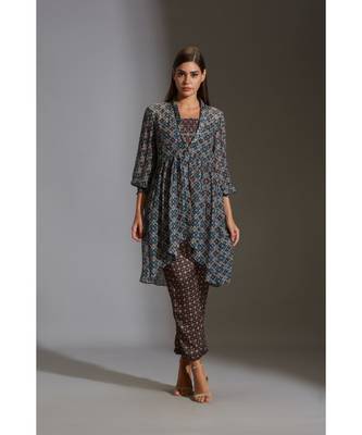 Printed Rushed Top Paired With Narrow Bottom Pants And Printed Chiffon Jacket 1