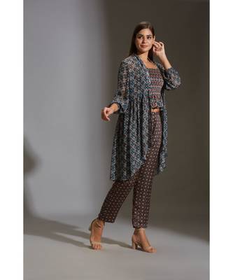 Printed Rushed Top Paired With Narrow Bottom Pants And Printed Chiffon Jacket 3