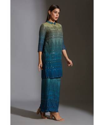 Printed Kurta With Side Slits And Printed Pants With Mirror Work Embroidery 3