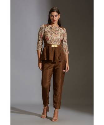 Pepmlum Top With Belt Paired With Printed Pants 1