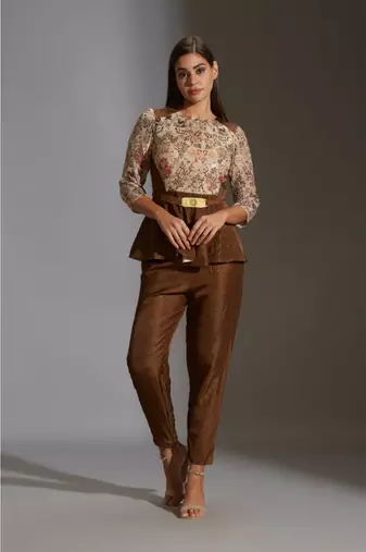 Pepmlum Top With Belt Paired With Printed Pants