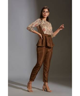 Pepmlum Top With Belt Paired With Printed Pants 4