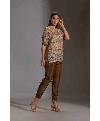 Prired One Shoulder Top Paired With Printed Pants 4