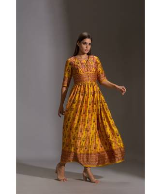 Printed Dress Paired With Sleeveless Jacket 1